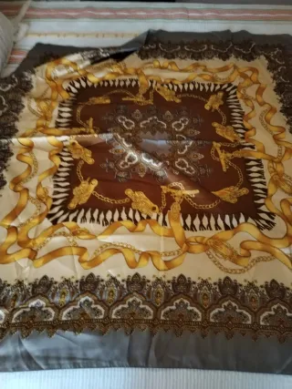 Lenço Dourado e Castanho com Padrão