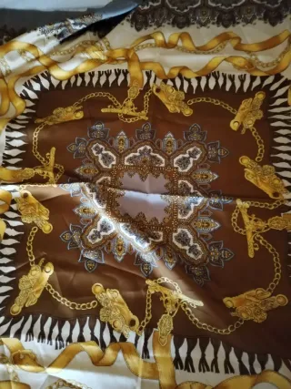 Lenço Dourado e Castanho com Padrão