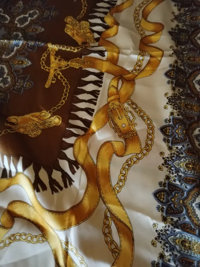 Lenço Dourado e Castanho com Padrão