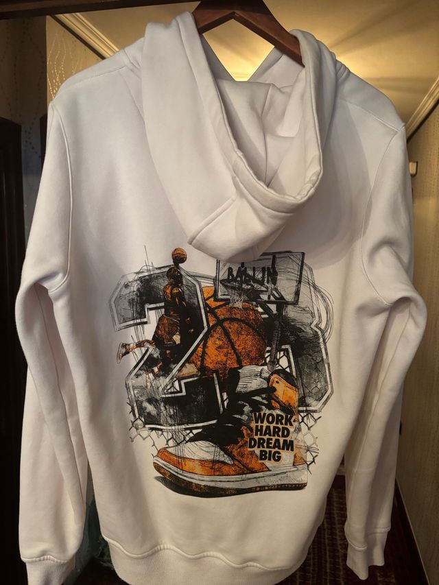 Sudadera Blanca con capucha