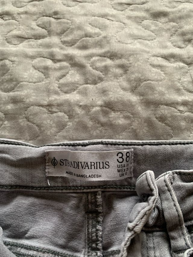 Pantalones pitillo grises