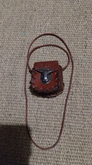 Bolso bellotero cuero pequeño con cordón