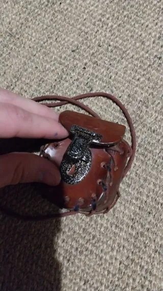 Bolso bellotero cuero pequeño con cordón