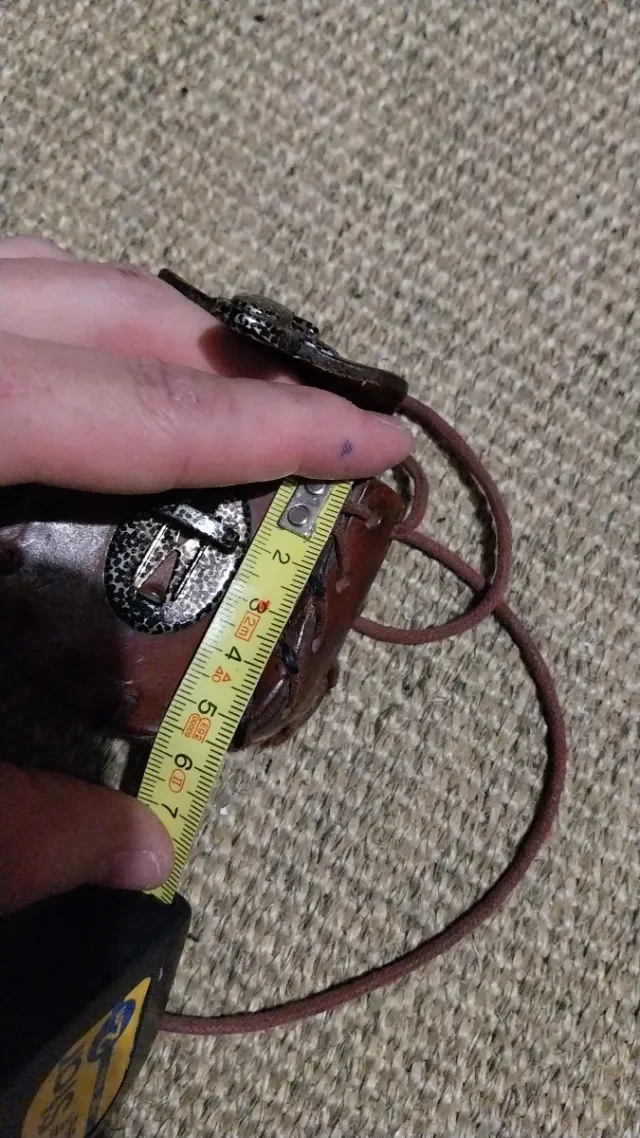 Bolso belloero de cuero pequeño con cordón