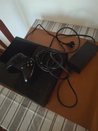 Xbox One Nera con Controller