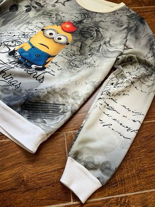 Sudadera Los Minions blanca y gris Talla S flores