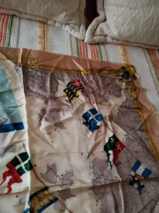 Lenço de pescoço mapa e bandeiras