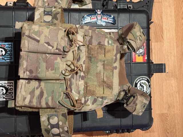 Portaplacas Ferro Concepts Multicam