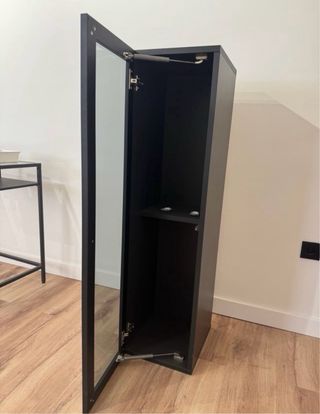 Mueble de salón roble y vitrina negra