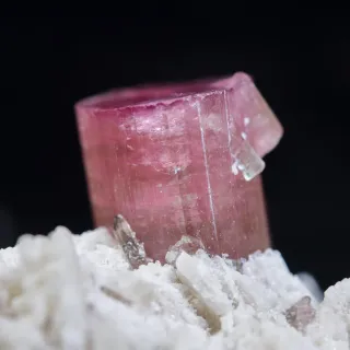 Minerali Cristalli Tormalina Elbaite cleavelandite