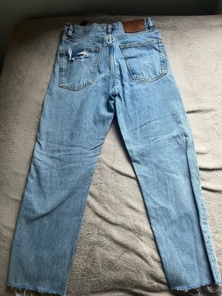 Pantalón vaquero desgastado azul