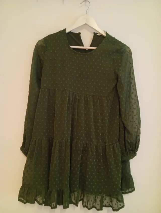 Vestido verde con lunares