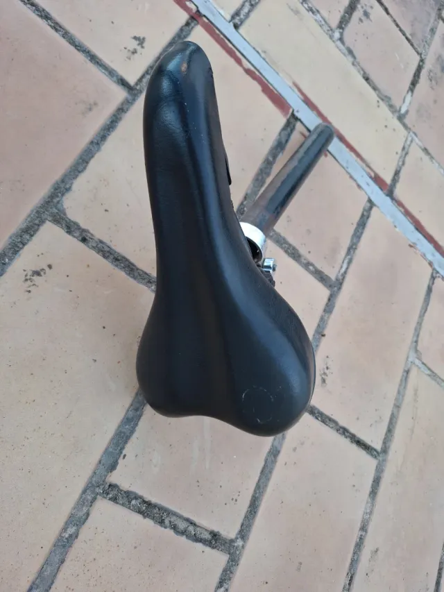 Sillín de bicicleta con tija