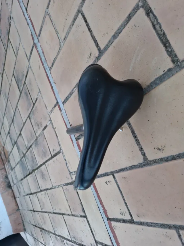 Sillín de bicicleta con tija