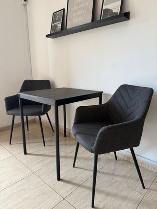Mesa y 2 sillas comedor