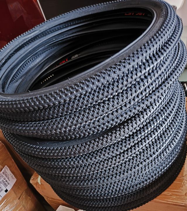 2 Cubiertas MTB 27,5 p. + 2 Cámaras Aire 27,5 p.