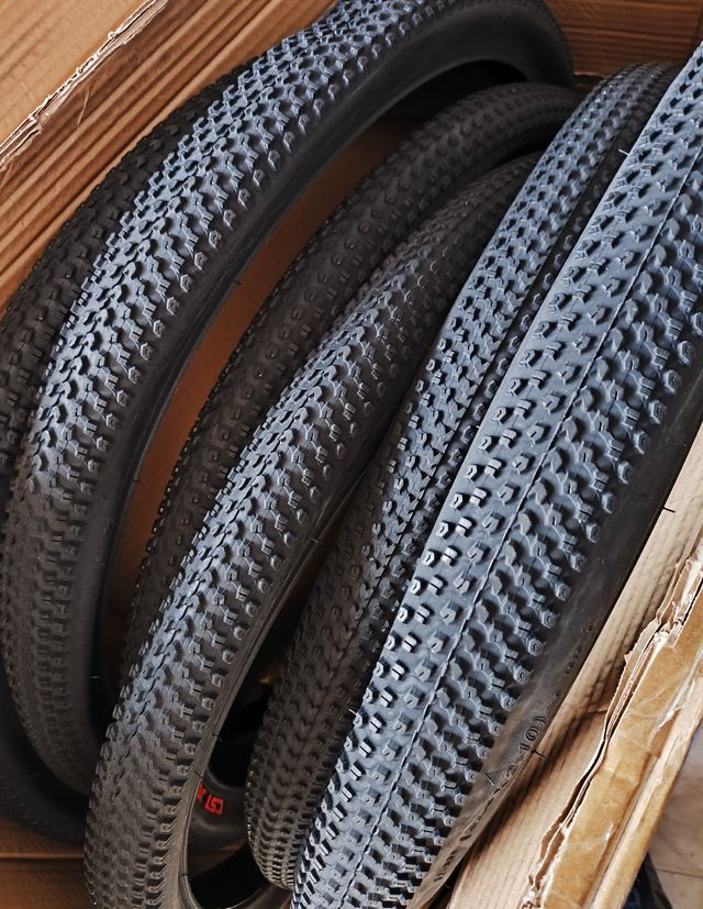 2 Cubiertas MTB 27,5 p. + 2 Cámaras Aire 27,5 p.