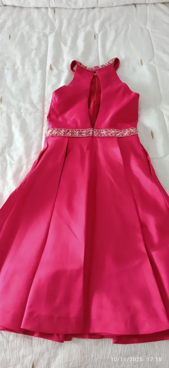 Vestido de fiesta rosa, una puesta