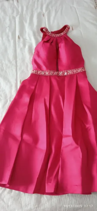 Vestido de fiesta rosa, una puesta