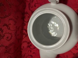 Teiera in porcellana bianca