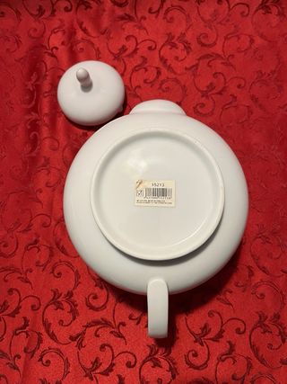 Teiera in porcellana bianca