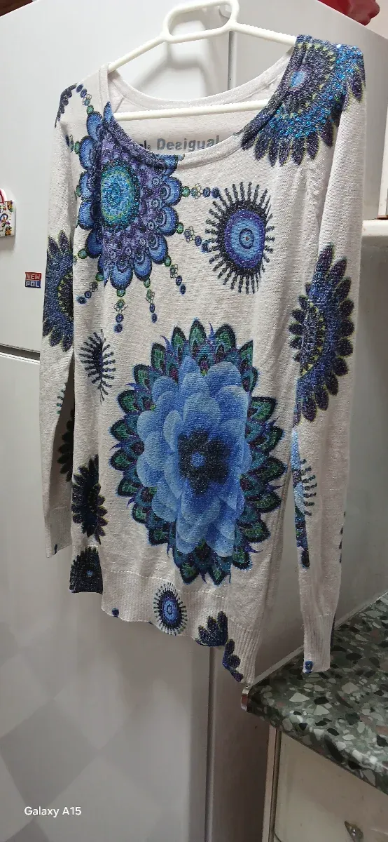 Jersey Desigual Hilo de brillito y lentejuelas.
