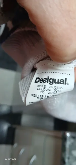 Jersey Desigual Hilo de brillito y lentejuelas.