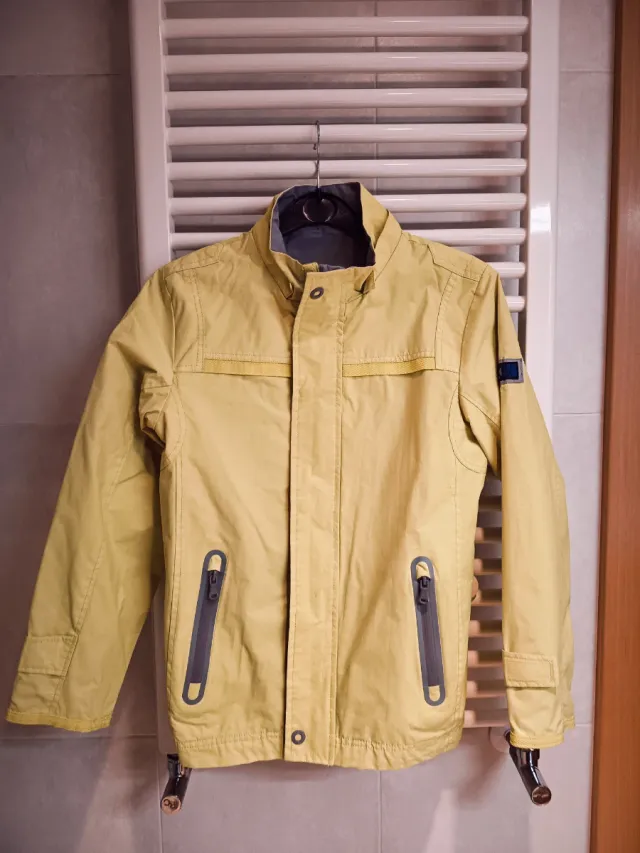 Chaqueta impermeable,polo y camiseta T:9-10