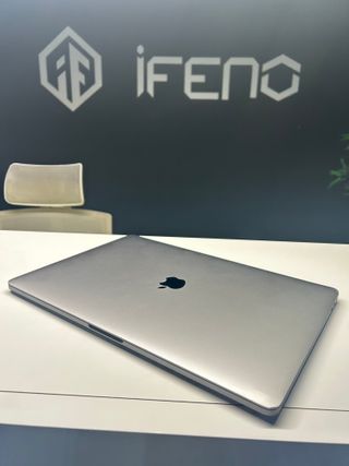 MacBook Pro 15" Chip i7 - Garantía 2 Años