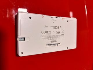 Nintendo DSi Blanca + REGALO Tarjeta Juegos