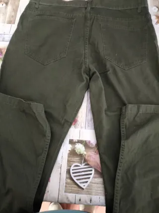 Pantalón vaquero verde