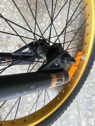 Bicicleta BMX Dorada