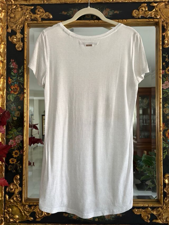 Camiseta Guess Blanca con Lentejuelas Doradas