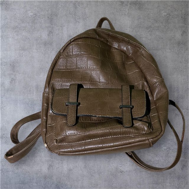 Mochila efecto cocodrilo marrón