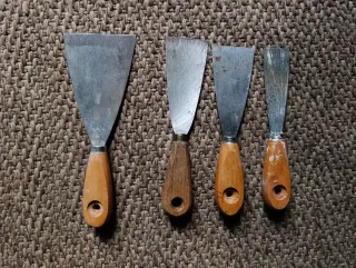 Juego 4 espátulas construcción