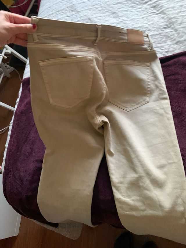 Pantalón cargo beige