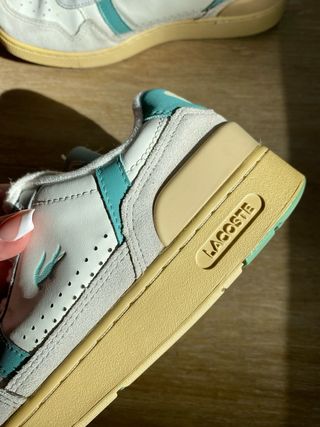 Tenis Lacoste Blanco y Turquesa