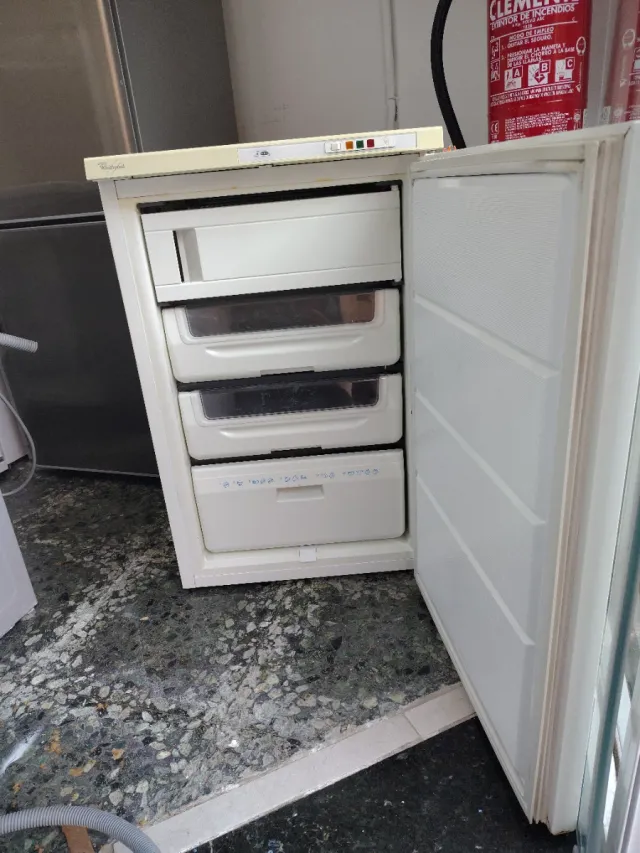 Nevera Whirlpool Blanca. N183