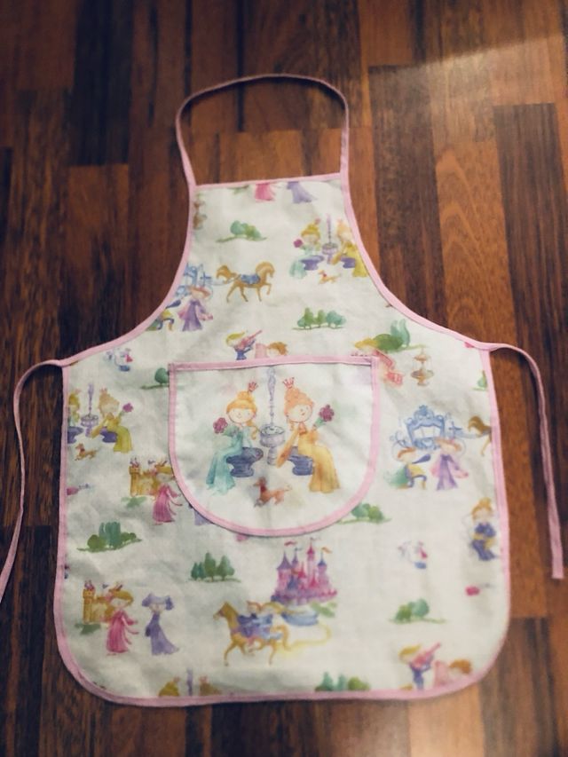 Delantal infantil Zara princesas