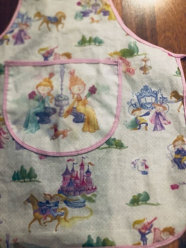 Delantal infantil Zara princesas