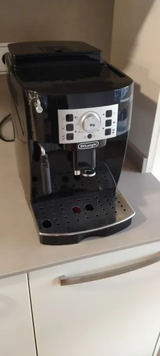 Cafetera DeLonghi Magnifica S Negra