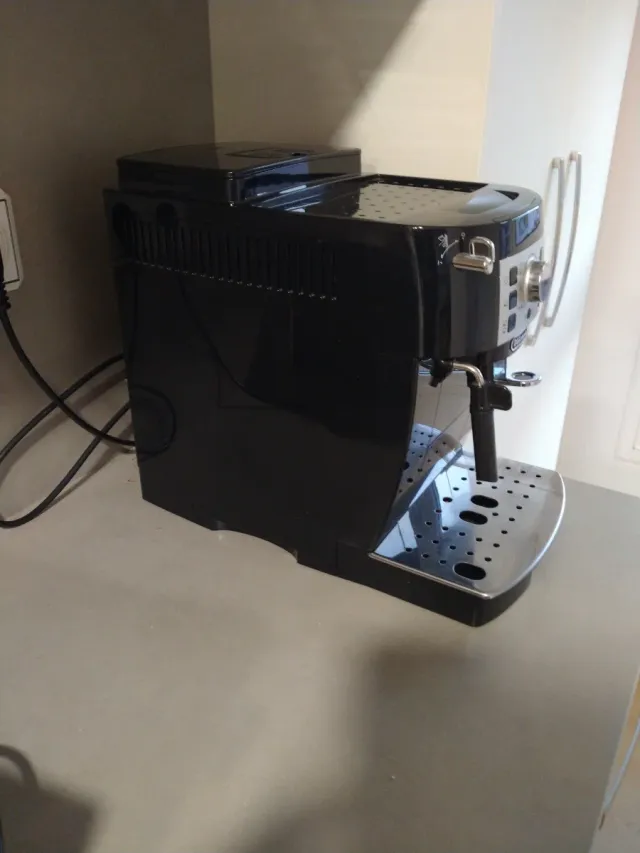 Cafetera DeLonghi Magnifica S Negra