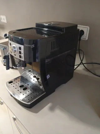 Cafetera DeLonghi Magnifica S Negra