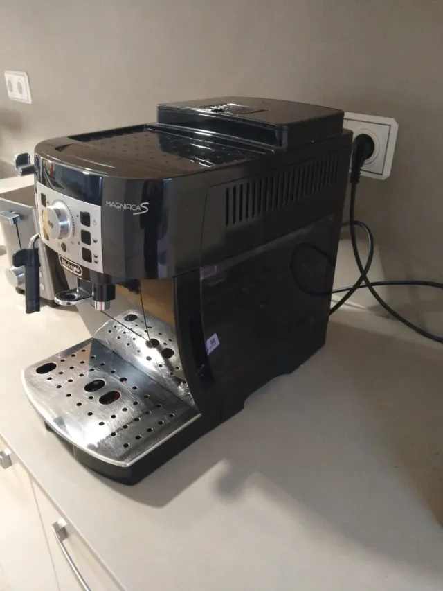 Cafetera DeLonghi Magnifica S Negra