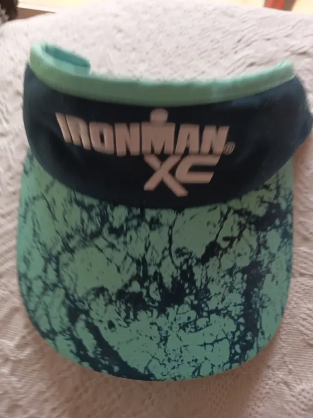 Visera Ironman Negra y Verde