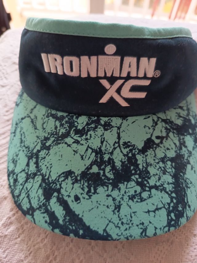 Visera Ironman Negra y Verde