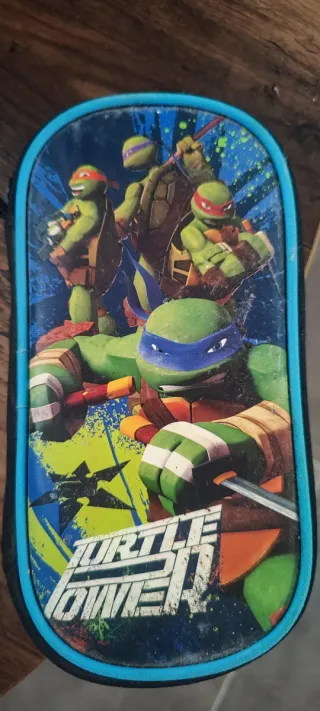 PSP con funda y 2 juegos