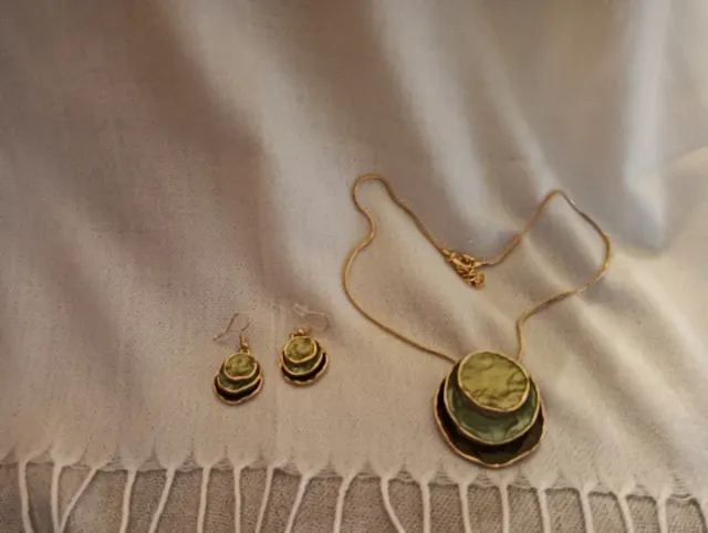 Conjunto collar y pendientes