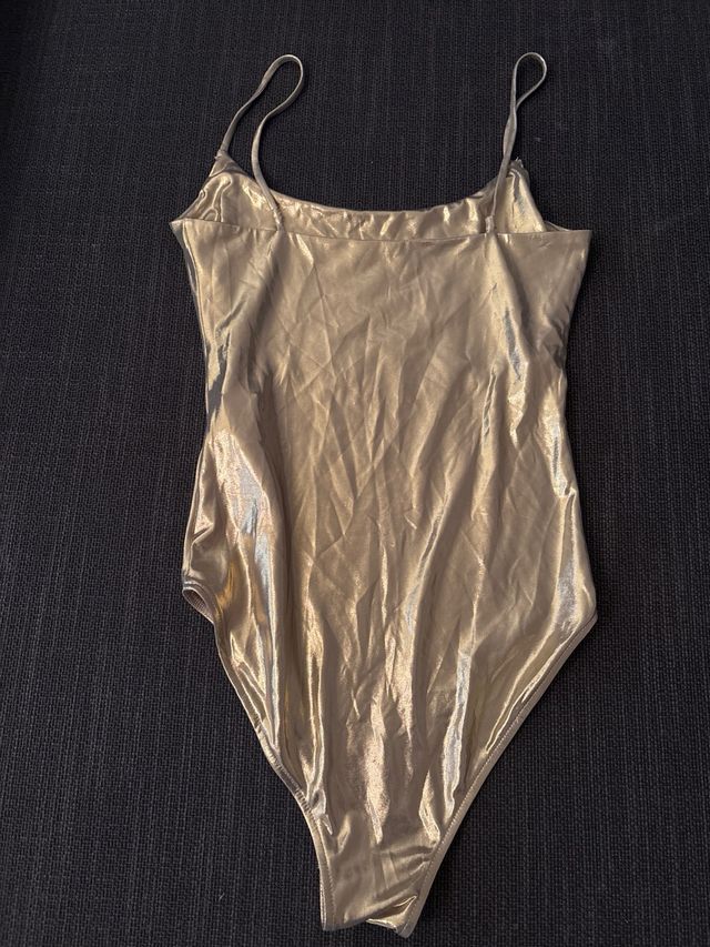 Bodi dorado brillante