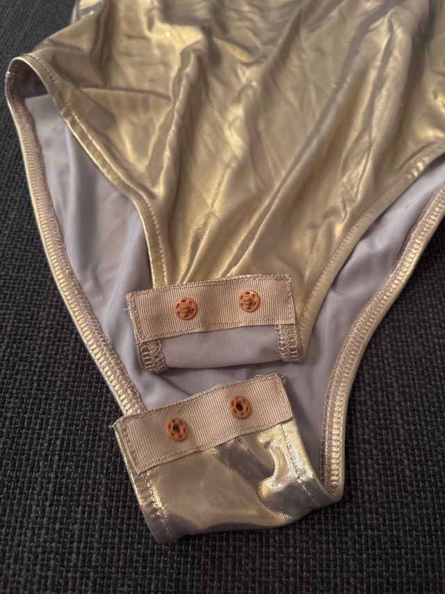 Bodi dorado brillante